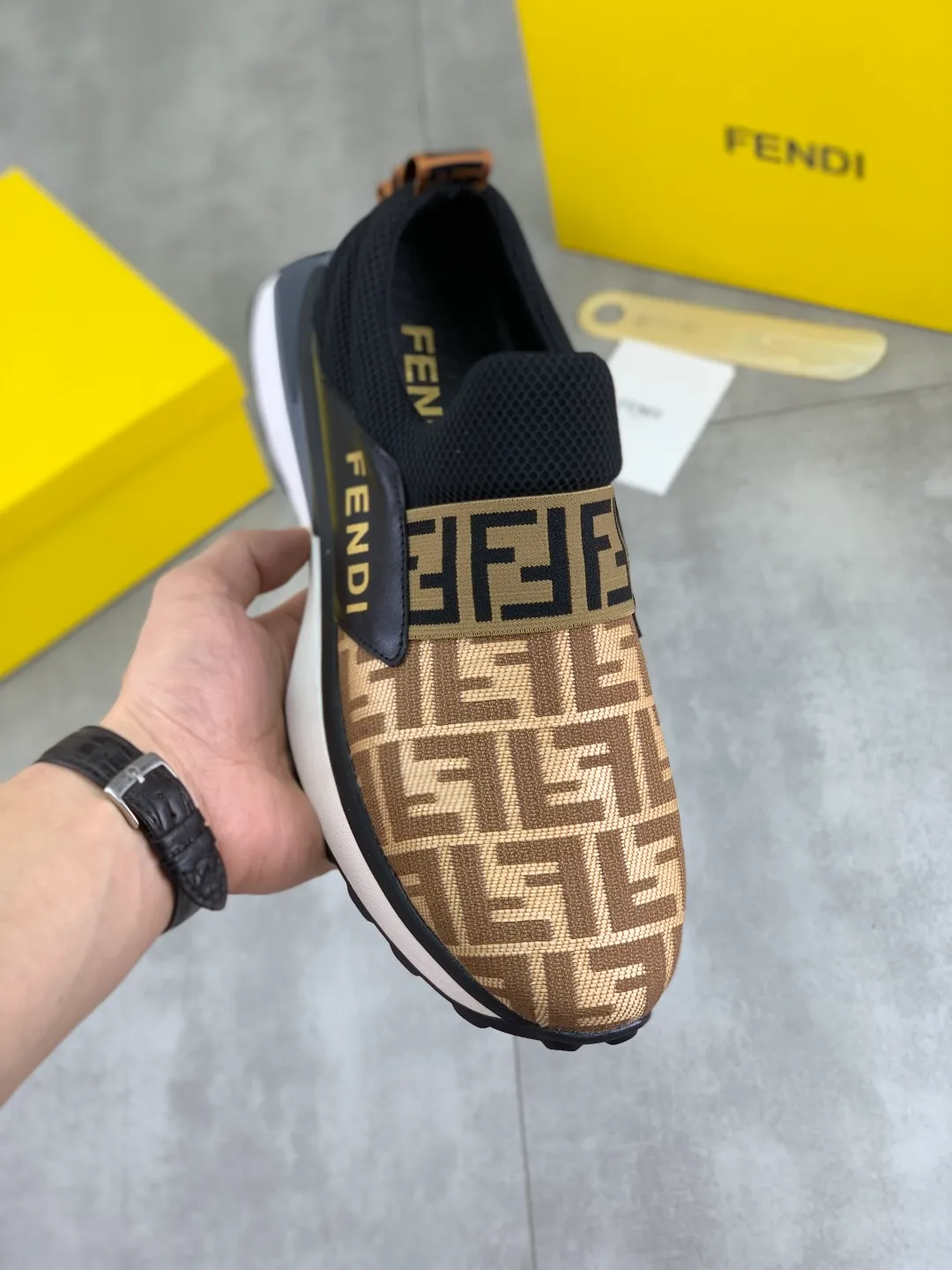 ​Men's shoes 💰P440 💰【New】Little monster 🆘 New FENDI 🕶️🕶️Simple routing effect, showing an elegant and cool driving shoe 🎬Using imported calfskin + first-layer pigskin lining🐂Excellent material🎬Detailed workmanship 🤗Comfortable foot feel➰➰. ​Pair it with any outfit to show your taste and temperament, low-key luxury ♻️Design ​simple and elegant ​noble and fashionable 🍃​Very loved and favored by trendy men 💓❤️size: 38-44 (45 customized) 3️⃣colors available